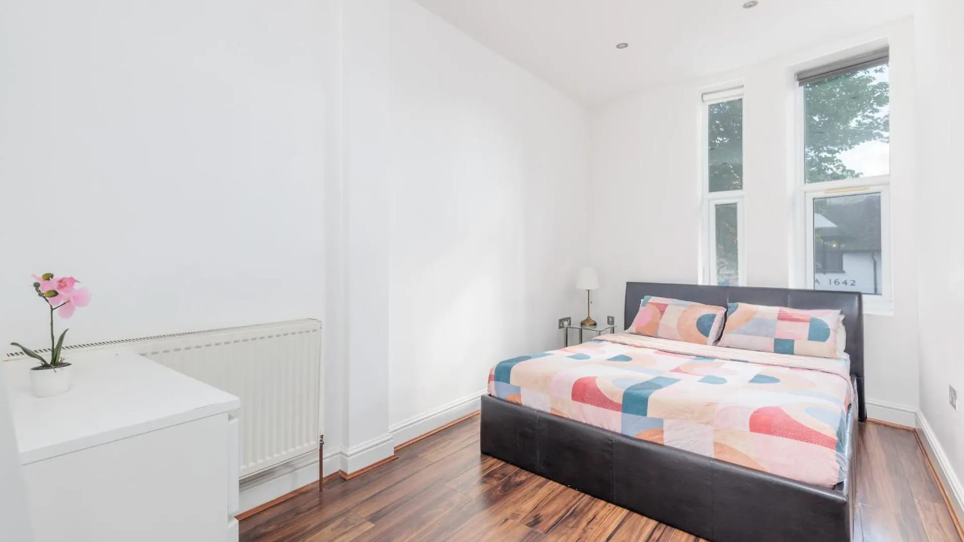 Two Bedroom Apartment At Heart Of Hanwell