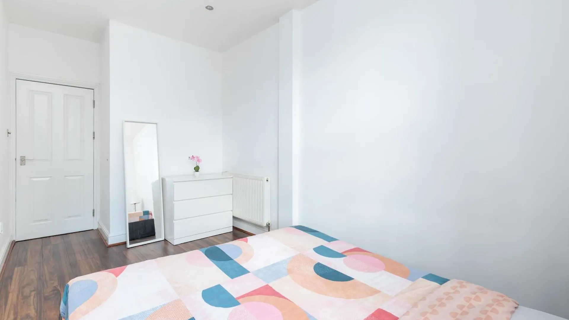 Two Bedroom Apartment At Heart Of Hanwell 0*,  Verenigd Koninkrijk