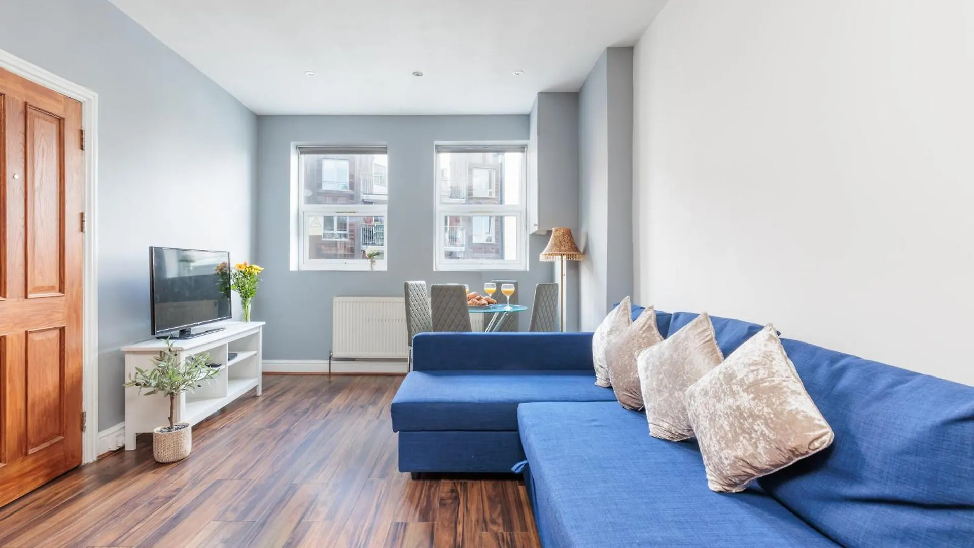 Two Bedroom Apartment At Heart Of Hanwell