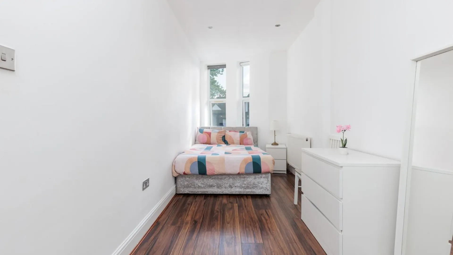 Two Bedroom Apartment At Heart Of Hanwell
